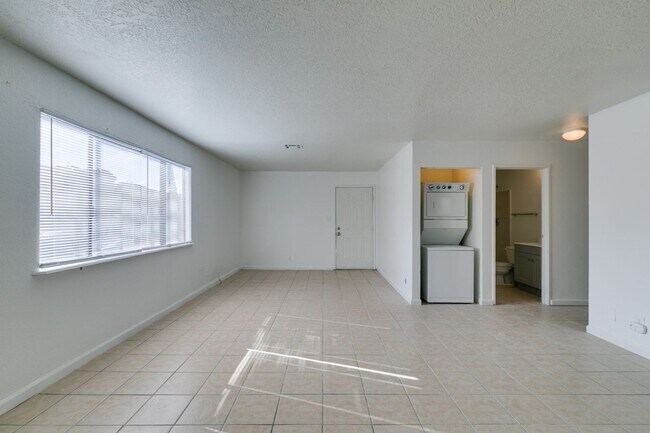 Building Photo - 6987 Mendon Ln