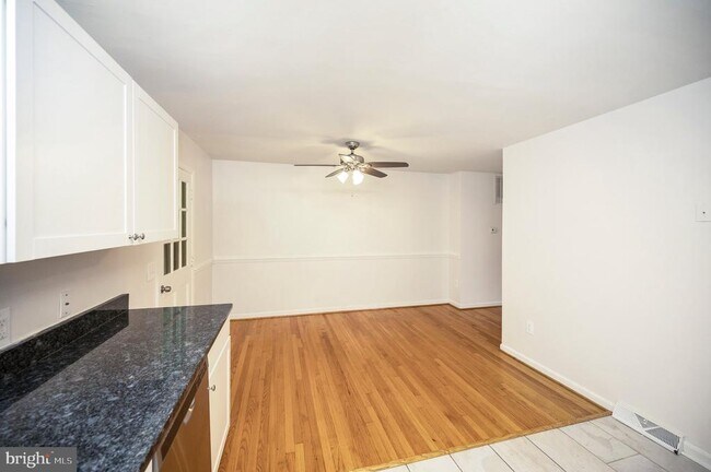 Building Photo - 455 Ridgemore St