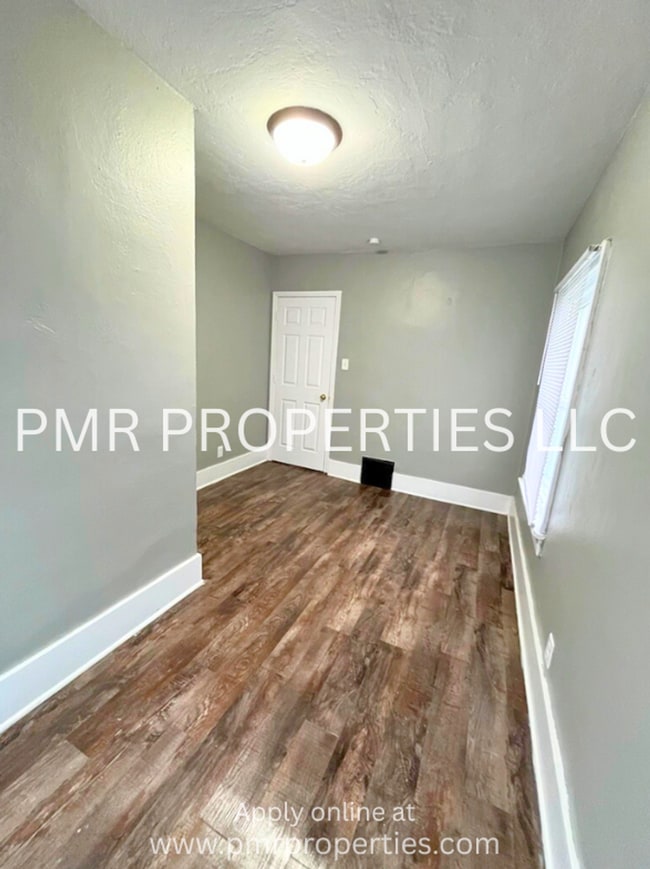 Building Photo - 2 Bedrooms / 1 Bathroom House