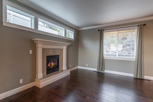 Building Photo - Stunning home on Awbrey Butte!