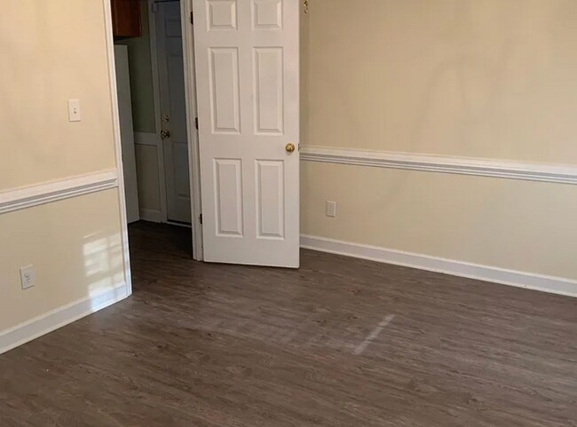 Building Photo - Spacious 3-Bedroom Home with Detached Garage – Available Now!