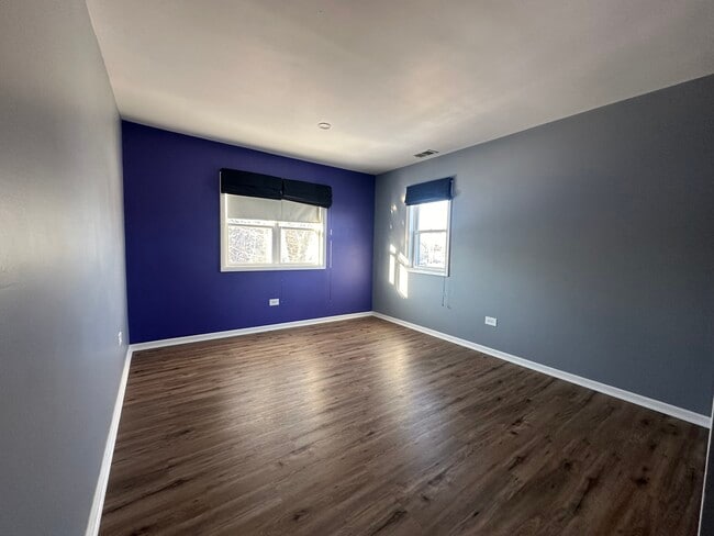 Building Photo - 33351 N Park St