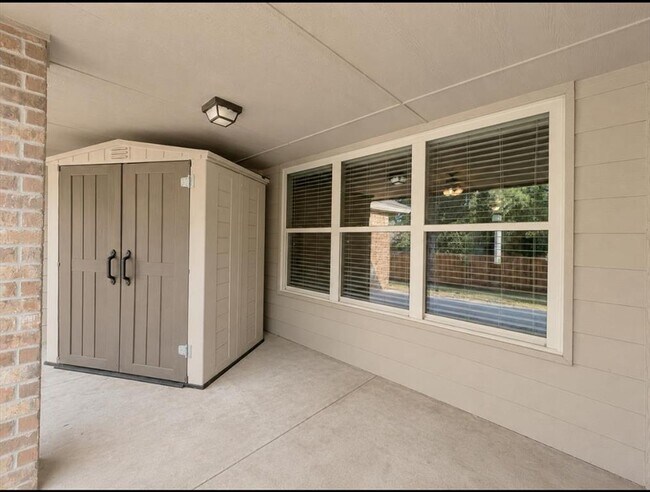 Building Photo - 14358 Redvine Rd