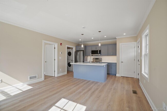 Building Photo - 5 Edgemont Rd