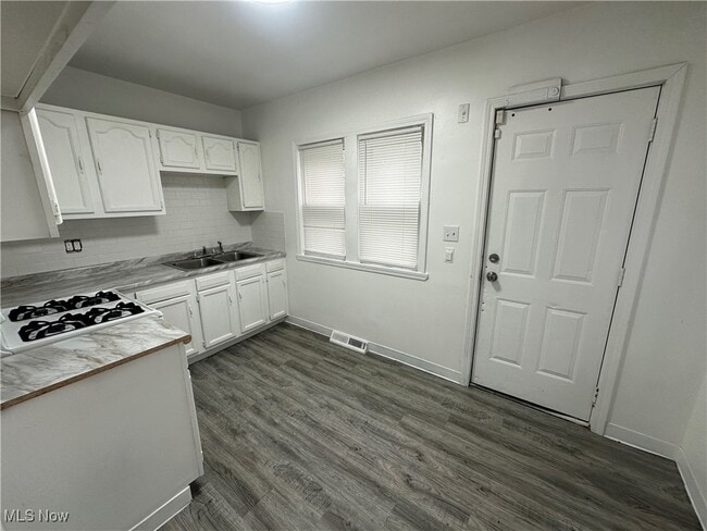 Building Photo - 3823 E 54th St