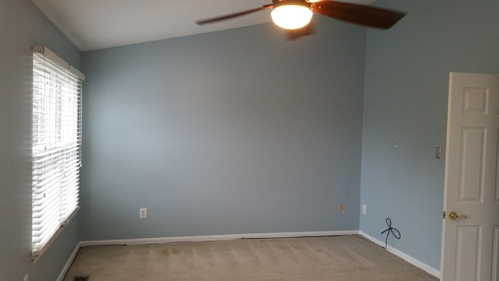 high ceilings and skylight in Primary Bdrm - 12115 Ivory Fashion Ct