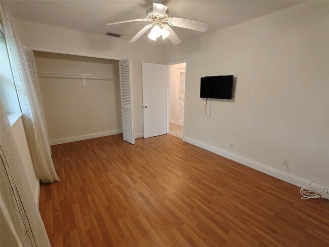 Building Photo - 2755 NE 28th Ave