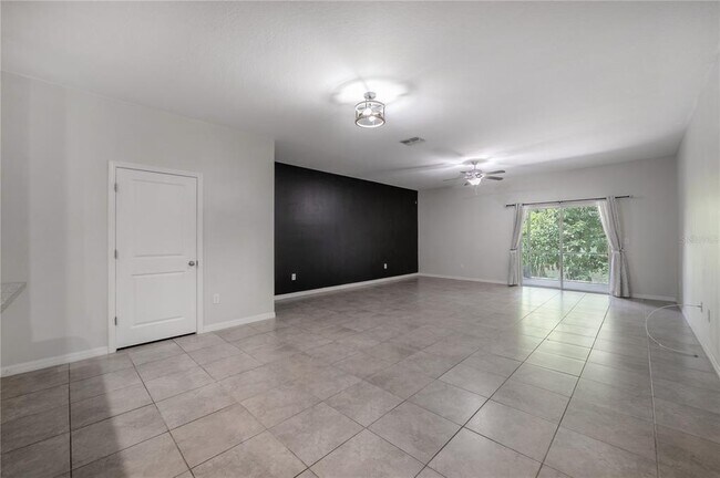 Building Photo - 10687 Lake Montauk Dr