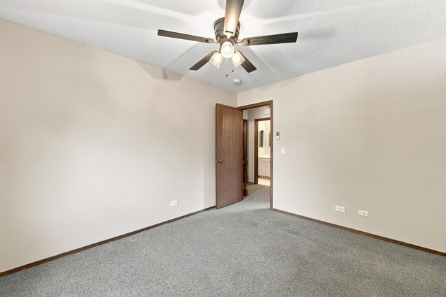 Building Photo - 15 Brittany Ln