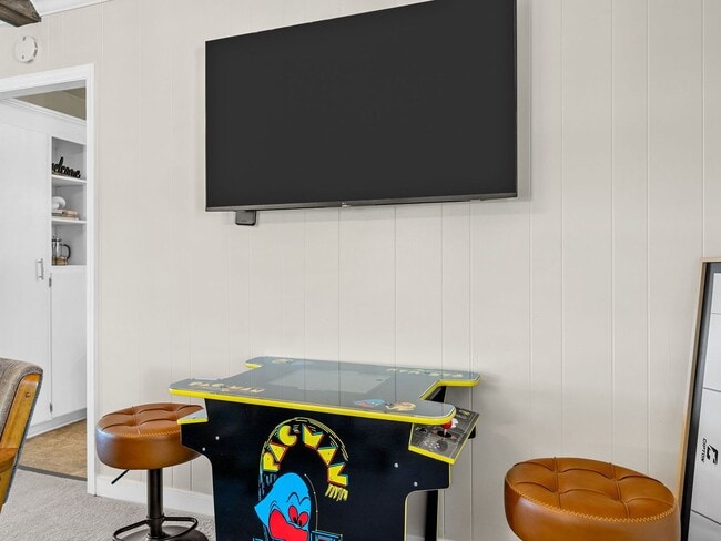 Building Photo - Immaculately Maintained, unfurnished 2 BR, 1 BA  Greer NO APPLICATION FEE if APPROVED