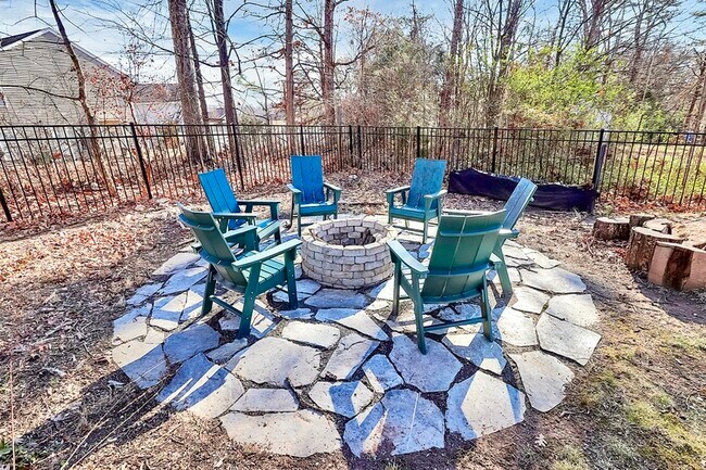 Building Photo - 1932 Stoneyridge Dr