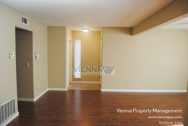 Building Photo - Fair Oaks Condo