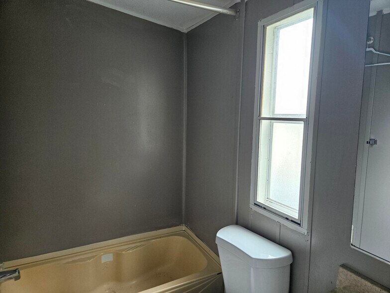 Building Photo - 38 Lynnwood Cir