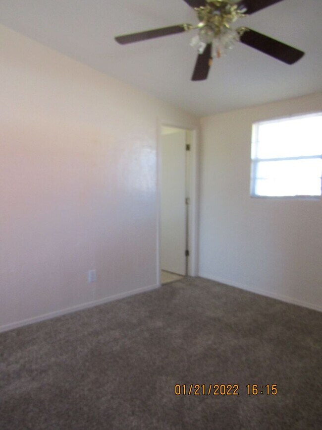 Building Photo - Very nice home located in the Gooch Area! No Pets!