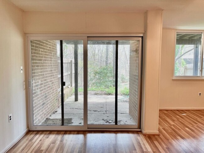 Building Photo - Excellent Potomac neighborhood!