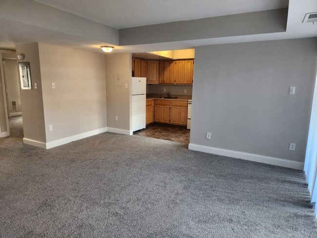 Building Photo - Spacious Two Bedroom Apartment Home Availa...