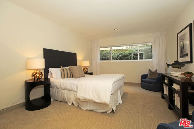 Building Photo - 11657 Chenault St