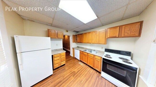 Building Photo - 32 E Hollister St
