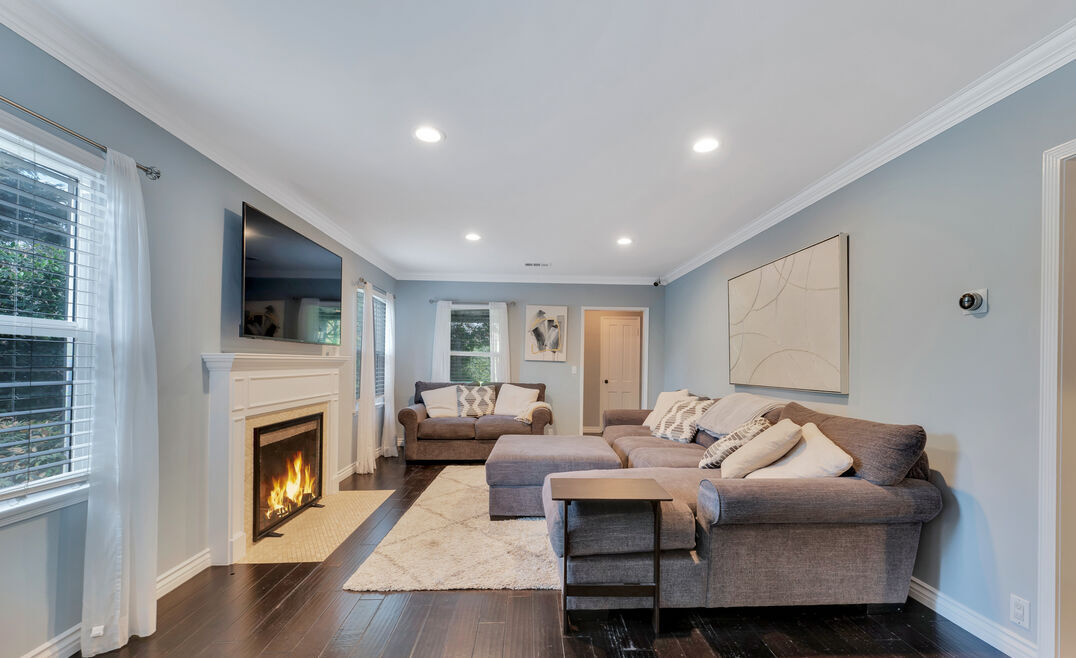 Building Photo - 4242 Van Nuys Blvd