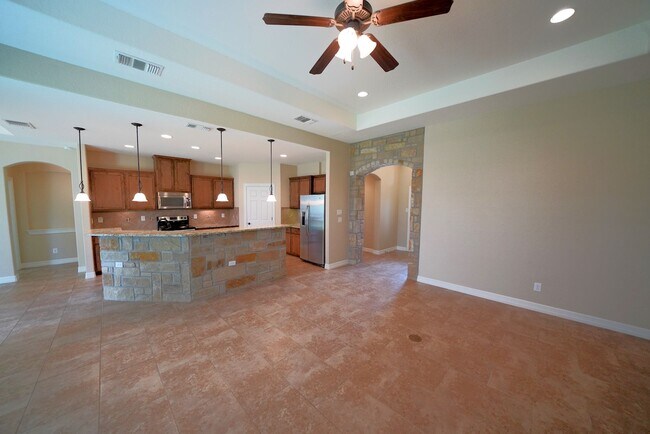 Building Photo - Beautiful Selma Living. Realtor Commission: $500