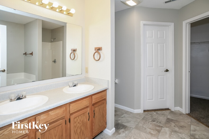 Building Photo - 9017 Lighthorse Dr