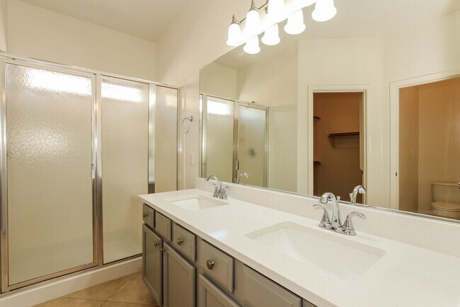 Building Photo - 2523 W Amber Sun Dr