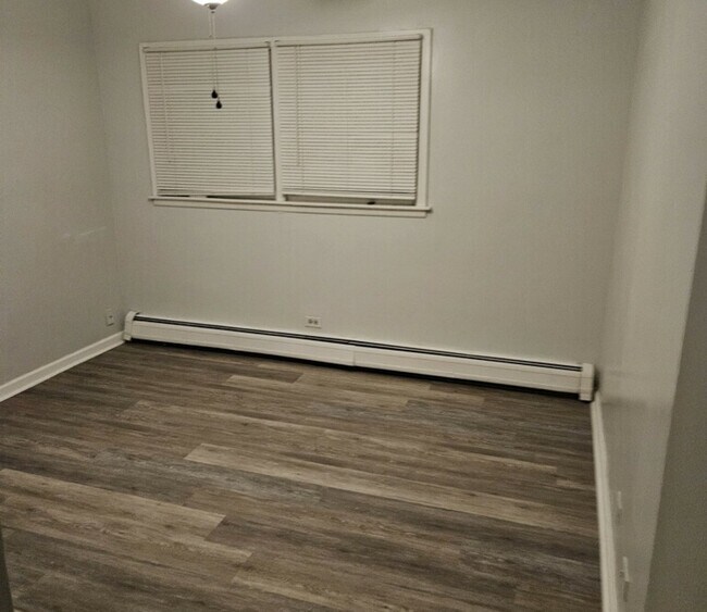 Building Photo - 4652 Custer Ave