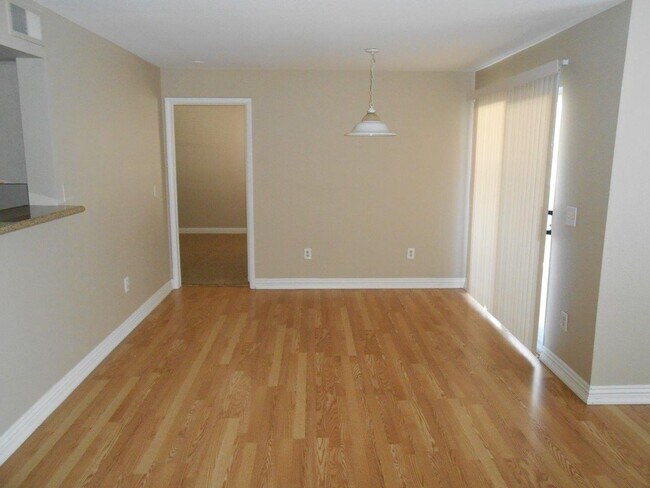 Building Photo - Spacious 2nd Floor Condo in Gated Community in West