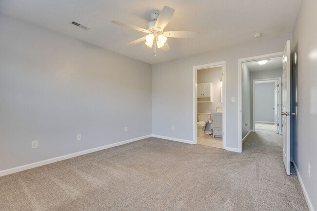 Building Photo - Now Available | 2 Bedroom 2.5 Bath | Bristol, TN