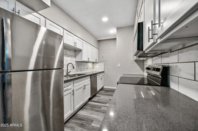 Building Photo - 1518 W Colter St