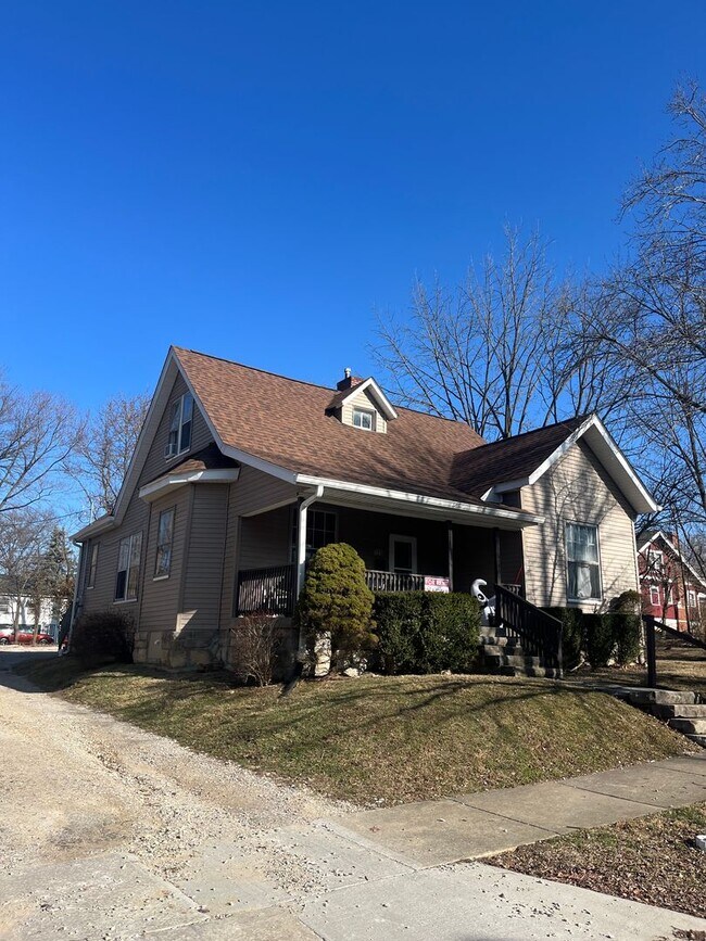 Building Photo - 5 BR / 2 BA House Near Bryan Park - Available August 2026!