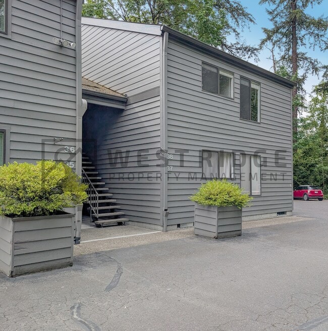Building Photo - 6745 SW Scholls Ferry Rd