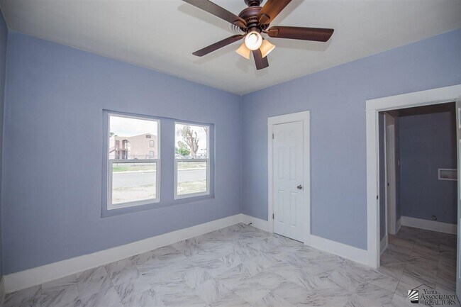 Building Photo - 889 W 1st St