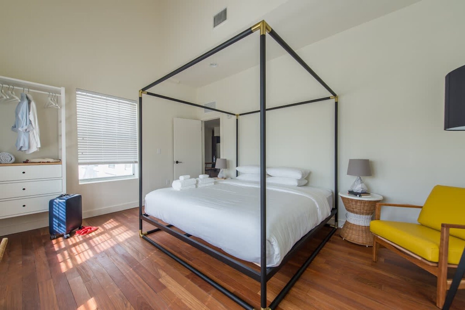 Building Photo - 701 4th St