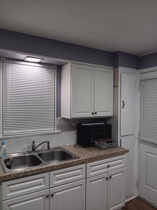 Building Photo - 657 Pine Hill St