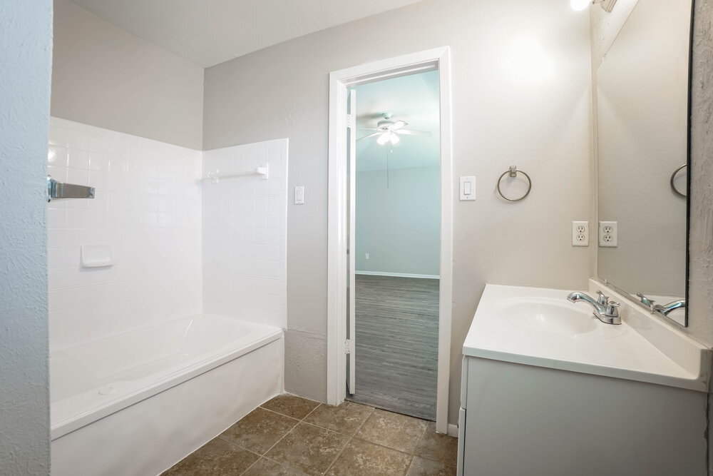 Building Photo - 10919 Skybird Dr
