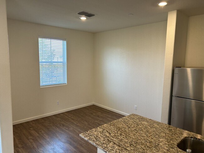 Building Photo - 4 Bedroom Home with His and Hers Closets in Weston Ranch, Gated Community!