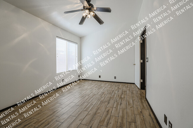 Building Photo - 9316 W Cinnabar Ave
