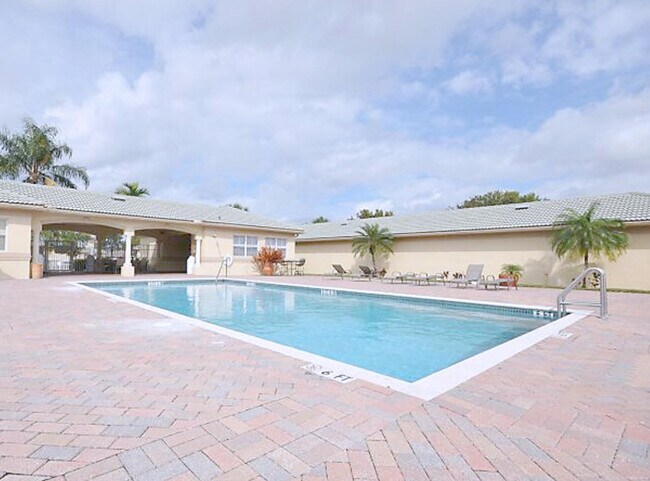 Building Photo - 2080 Greenview Shores Blvd