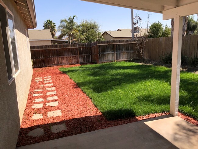 Building Photo - Immaculate 3 Bedroom, 2 Bath Home on Corner Lot