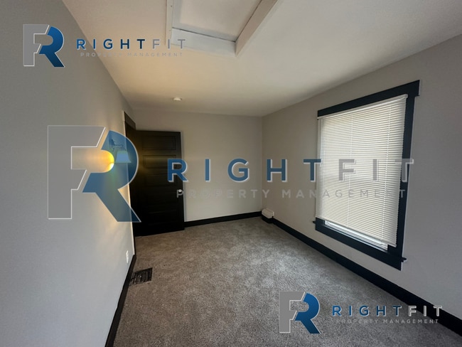 Building Photo - Charming Home in Dayton