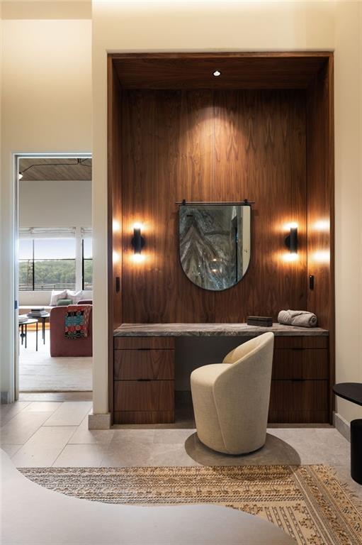 Building Photo - 725 Rocky Point Dr