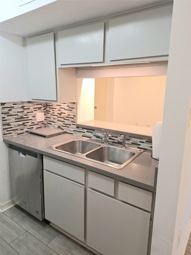 Building Photo - 2800 Jeanetta St