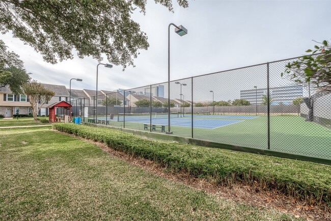 Building Photo - 10217 Longmont Dr