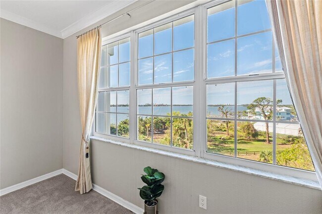 Building Photo - 232 Hidden Bay Dr