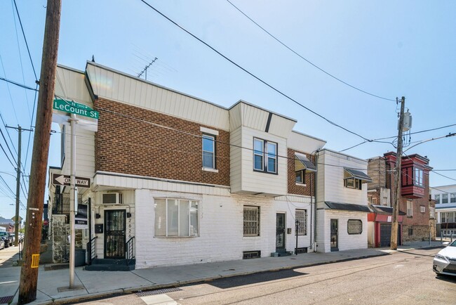 Primary Photo - 2626 Master St