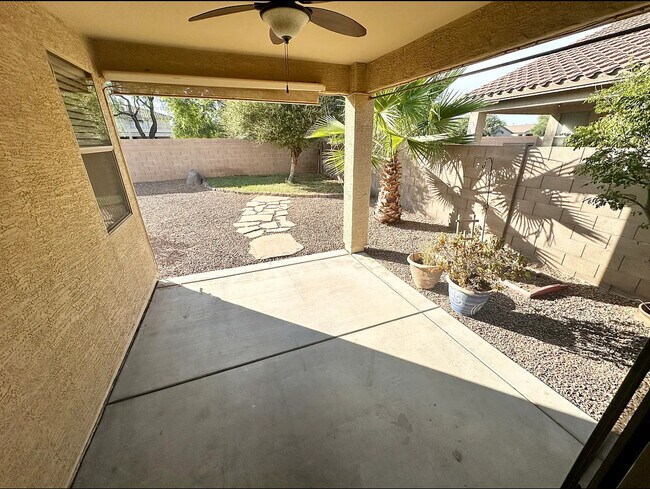 Building Photo - 12916 W Glenrosa Dr