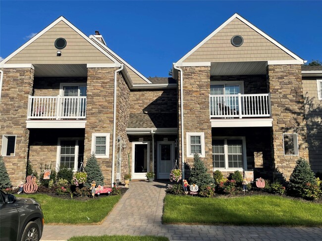 Building Photo - 1000 Saddle Rock Rd