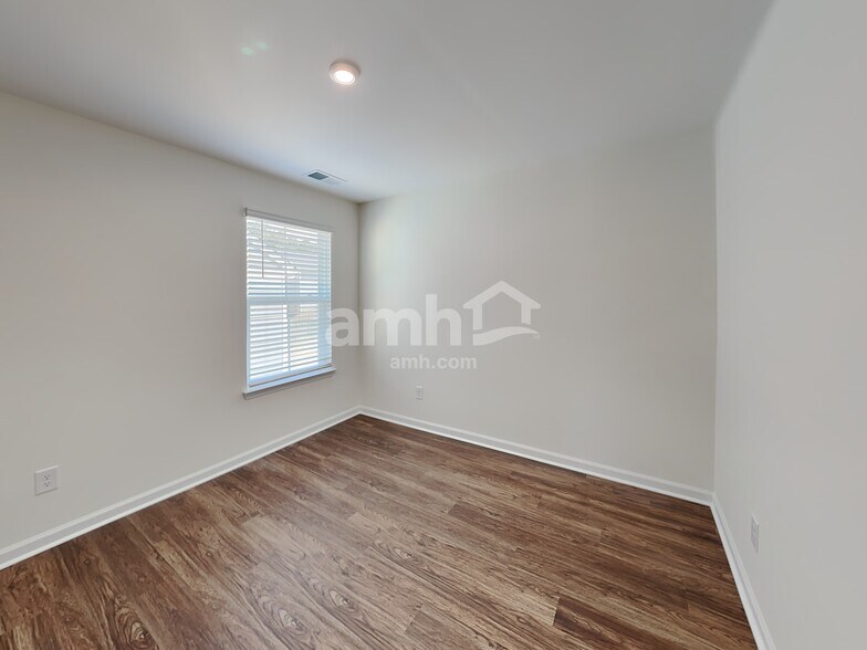 Building Photo - 648 Hamilton Park Dr