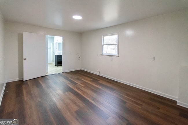 Building Photo - 7971 Roosterville Rd